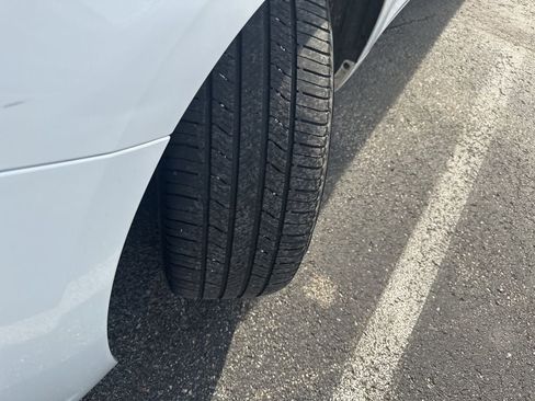 Used 2017 Toyota Sienna LE image 4