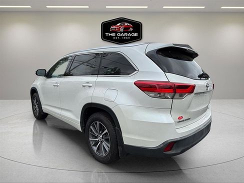 Used 2018 Toyota Highlander XLE AWD/4WD image 3