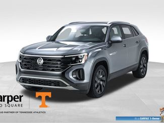 Used 2024 Volkswagen Atlas Cross Sport SE w/ Panoramic Sunroof Package FWD video 1