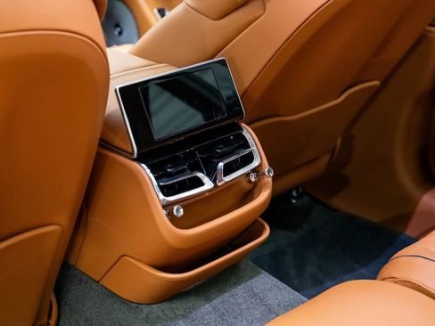 Used 2023 Bentley Flying Spur W12 image 46