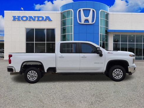 Used 2025 Chevrolet Silverado 2500 LT w/ Convenience Package AWD/4WD image 2