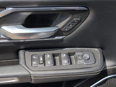 Used 2025 RAM 1500 Laramie image 13