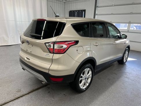 Used 2017 Ford Escape SE w/ SE Cold Weather Package FWD image 4