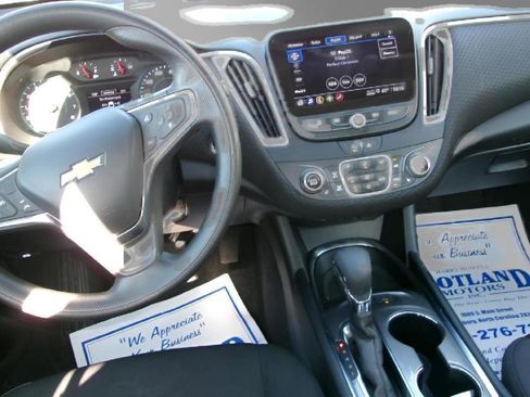 Used 2025 Chevrolet Malibu LT FWD image 11