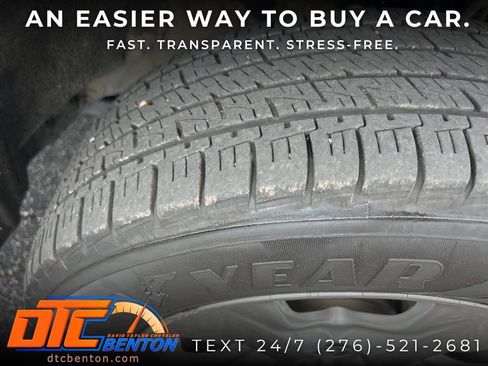 Used 2024 Toyota RAV4 LE AWD/4WD image 30