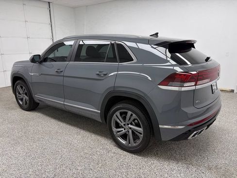 Used 2024 Volkswagen Atlas Cross Sport SEL R-Line AWD/4WD image 6