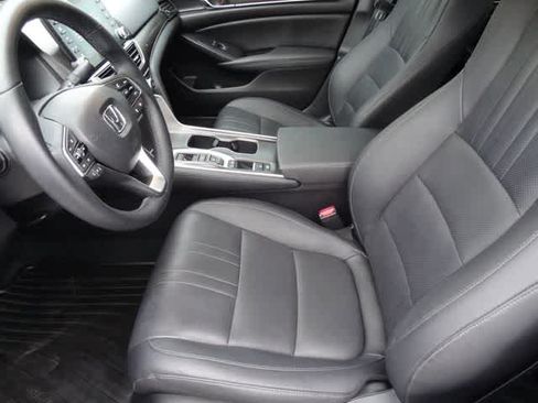 Used 2019 Honda Accord Touring image 6