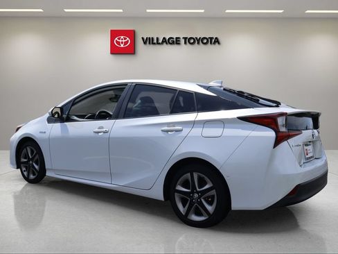 Certified 2021 Toyota Prius XLE FWD image 3