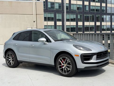 Used 2023 Porsche Macan S AWD/4WD image 9