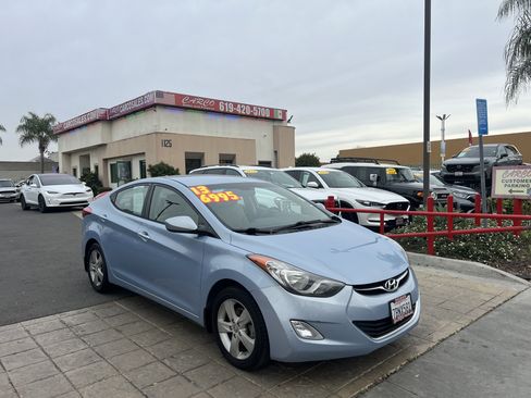 Used 2013 Hyundai Elantra GLS w/ Preferred Pkg image 2
