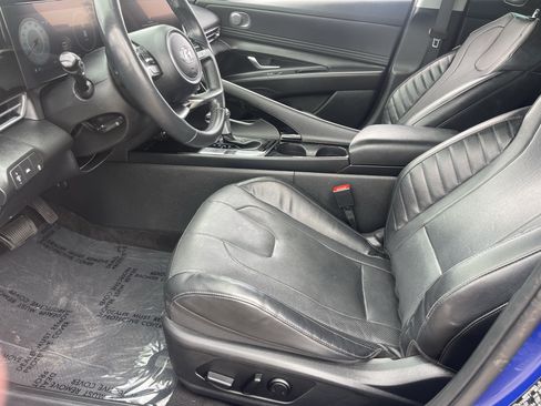 Used 2023 Hyundai Elantra Limited w/ Preferred Accessory Package FWD image 16