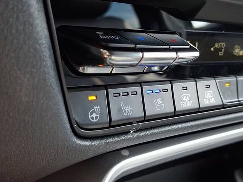 Certified 2025 MAZDA CX-70 Plug-In Hybrid w/ Premium Plus AWD/4WD image 26