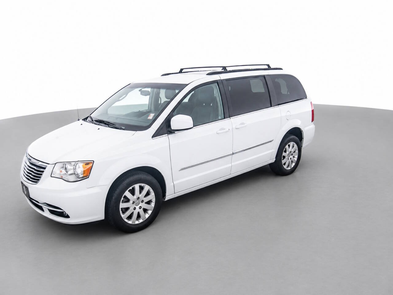 Used 2016 Chrysler Town & Country Touring FWD image 9