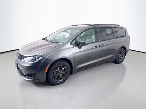 Used 2018 Chrysler Pacifica Touring-L Plus w/ Advanced Safetytec Group image 3