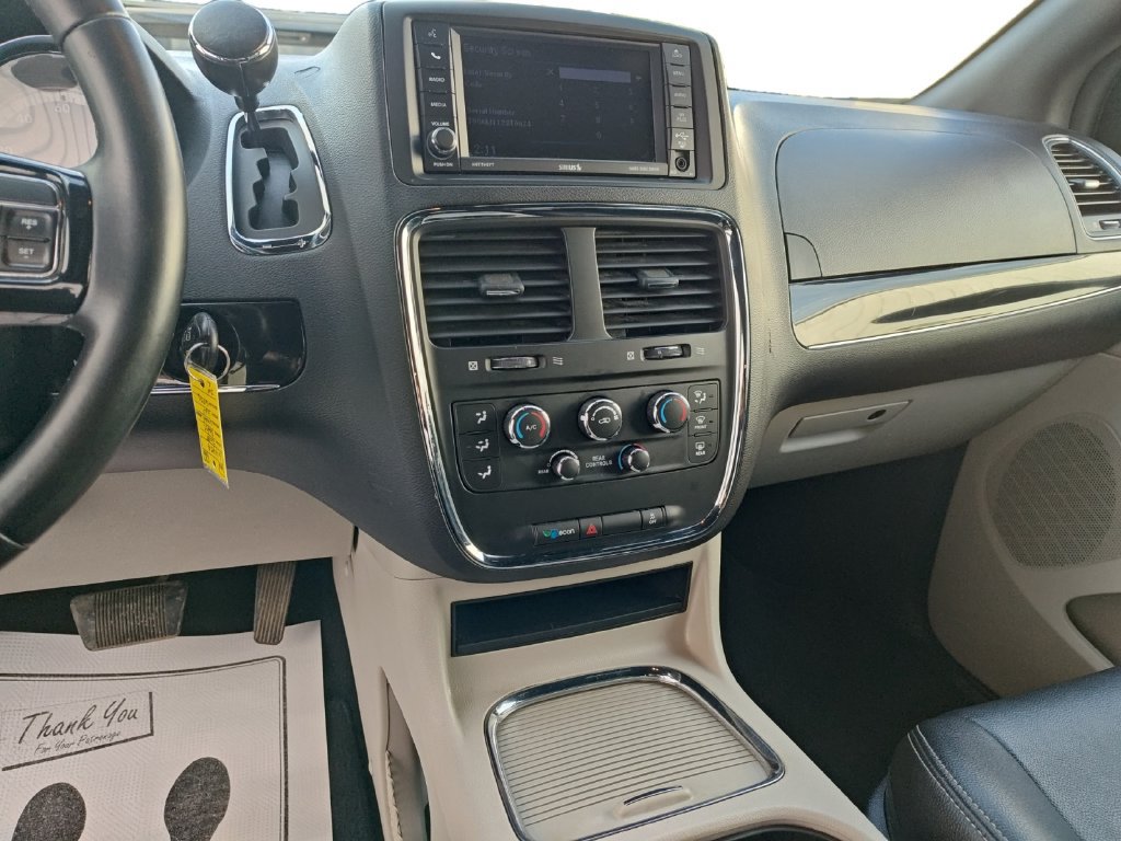 Used 2018 Dodge Grand Caravan SXT FWD image 11