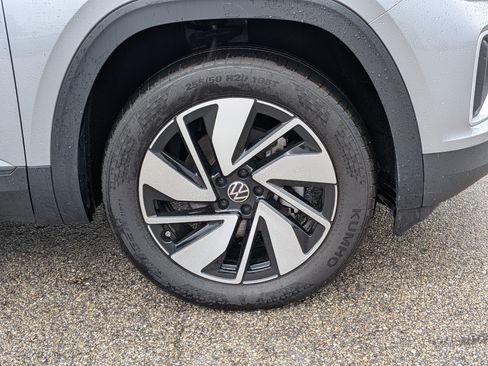 Used 2026 Volkswagen Atlas SE FWD image 11