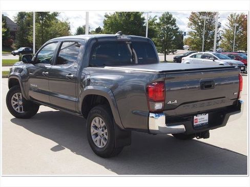 Certified 2019 Toyota Tacoma SR5 image 24