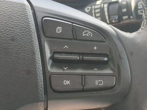Used 2024 Hyundai Venue SEL FWD image 24