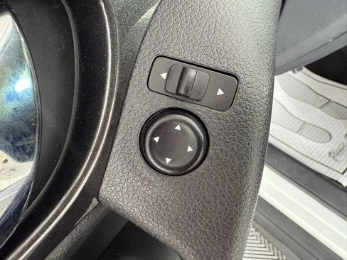 Used 2017 Nissan Rogue S FWD image 16