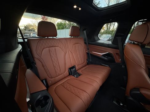 Used 2022 BMW X7 M50i image 58