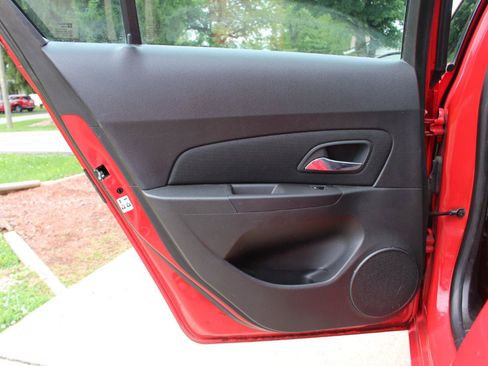 Used 2015 Chevrolet Cruze LT FWD image 28
