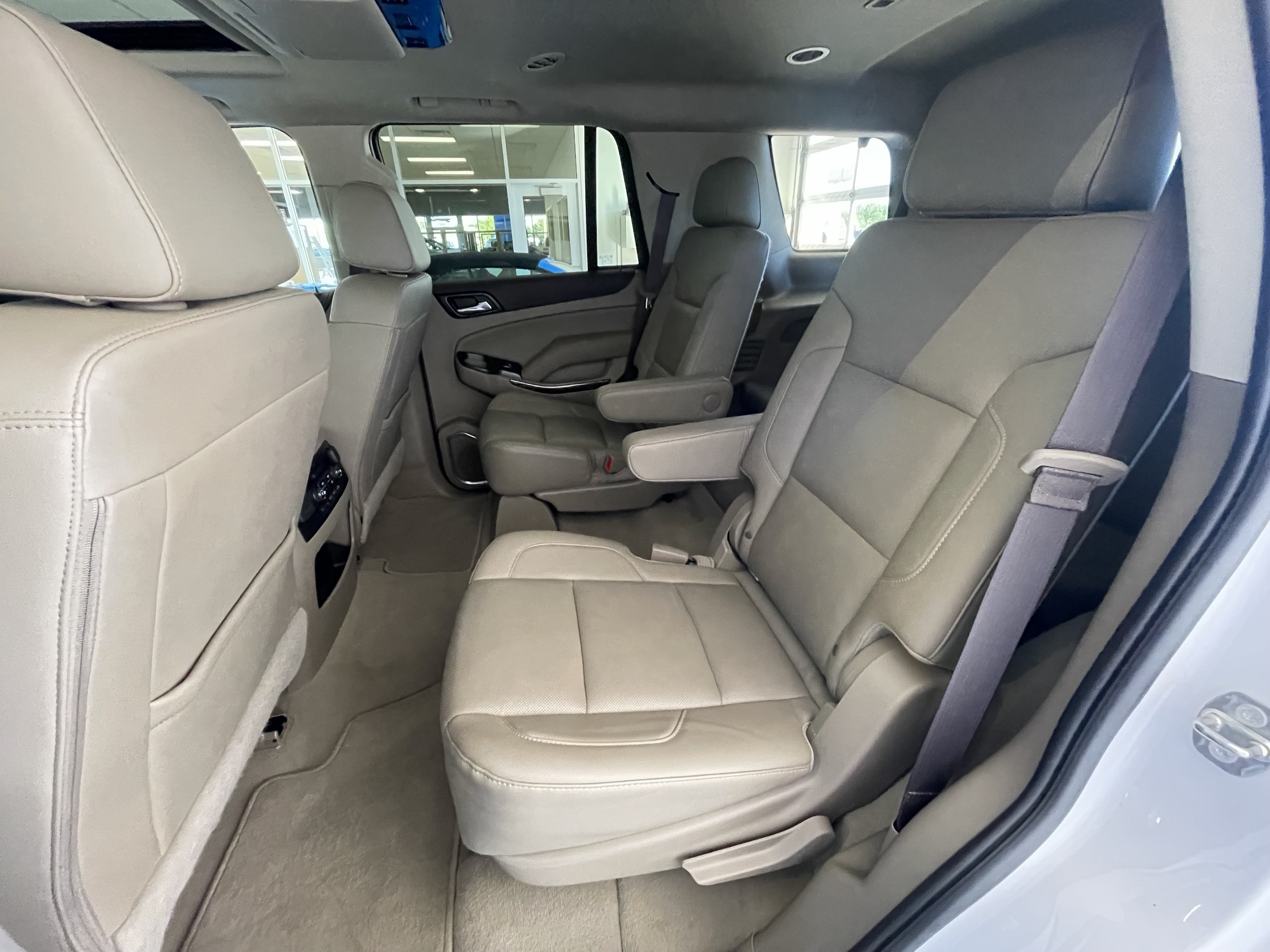 Certified 2019 GMC Yukon SLT w/ Premium Edition AWD/4WD image 15