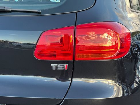 Used 2017 Volkswagen Tiguan S image 32