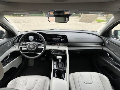 Used 2023 Hyundai Elantra Limited FWD image 10