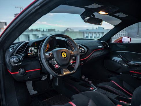 Used 2019 Ferrari 488 Pista Coupe RWD image 12
