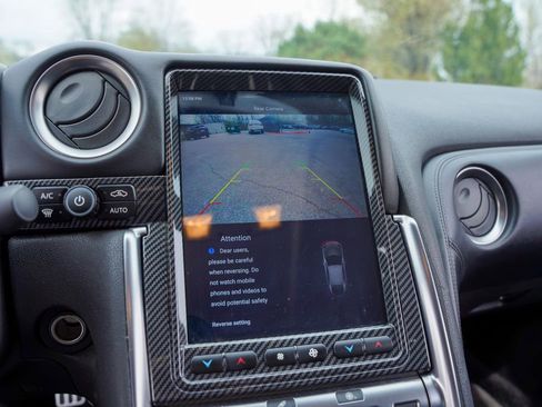 Used 2010 Nissan GT-R Premium image 25