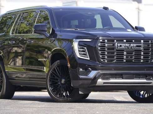Used 2025 GMC Yukon XL Denali Ultimate AWD/4WD image 2