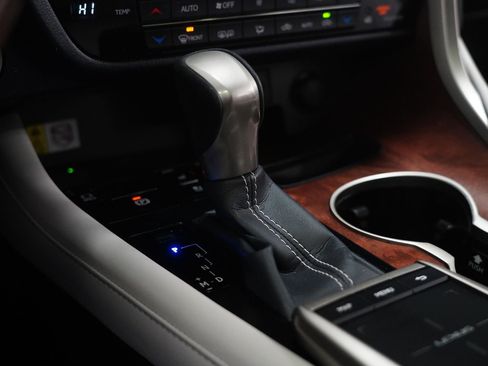 Used 2021 Lexus RX 350L Premium w/ Premium Package image 27