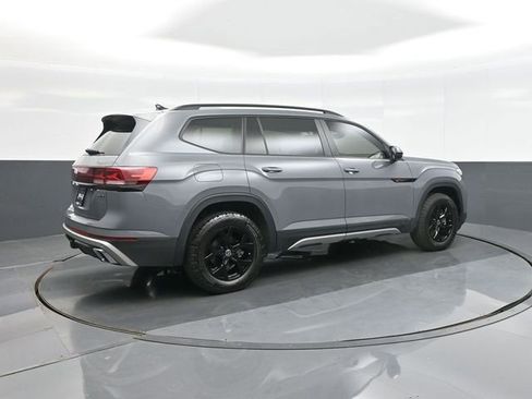 Used 2024 Volkswagen Atlas Peak Edition SE AWD/4WD image 7