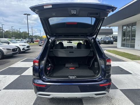 Used 2024 Mitsubishi Outlander SE AWD/4WD image 5