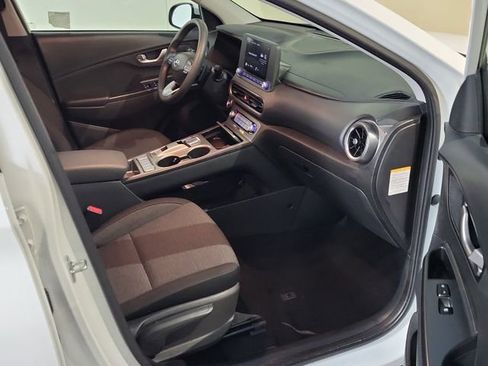 Used 2023 Hyundai Kona SE image 15