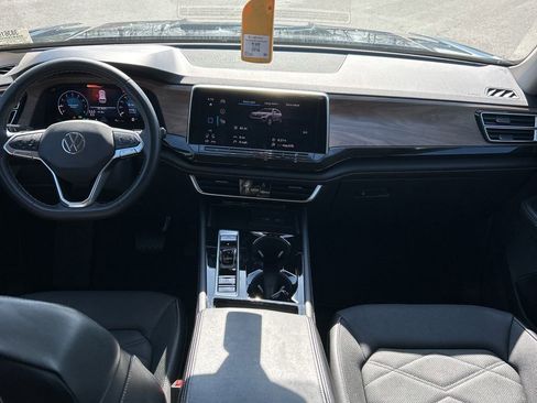 Used 2024 Volkswagen Atlas SE image 11
