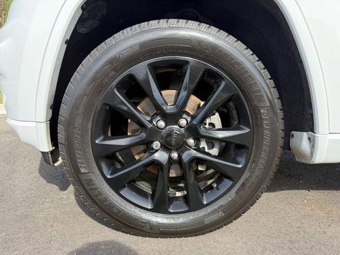 Used 2020 Jeep Grand Cherokee Altitude image 14