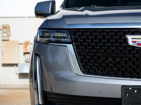 Used 2021 Cadillac Escalade ESV Premium Luxury w/ Performance Package AWD/4WD image 32