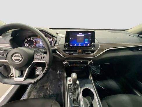 Used 2024 Nissan Altima 2.5 SV FWD image 23