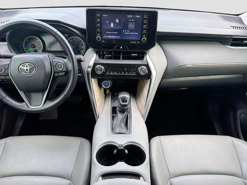 Used 2022 Toyota Venza XLE image 19