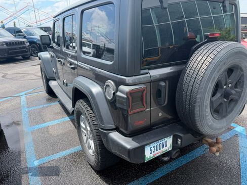 Used 2018 Jeep Wrangler Unlimited Sport S AWD/4WD image 6