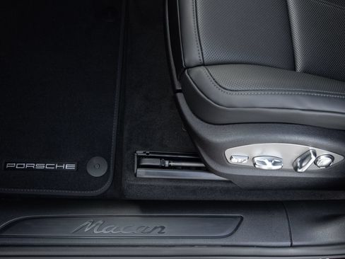 Certified 2026 Porsche Macan AWD/4WD image 21