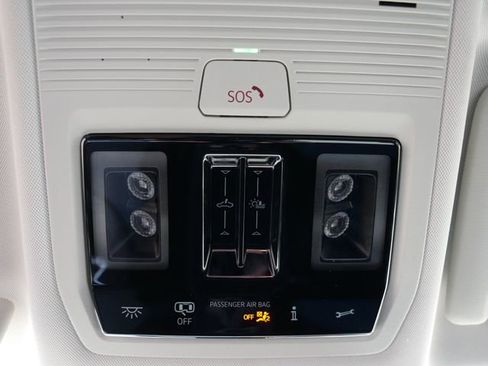 Used 2025 Volkswagen Tiguan SE image 33