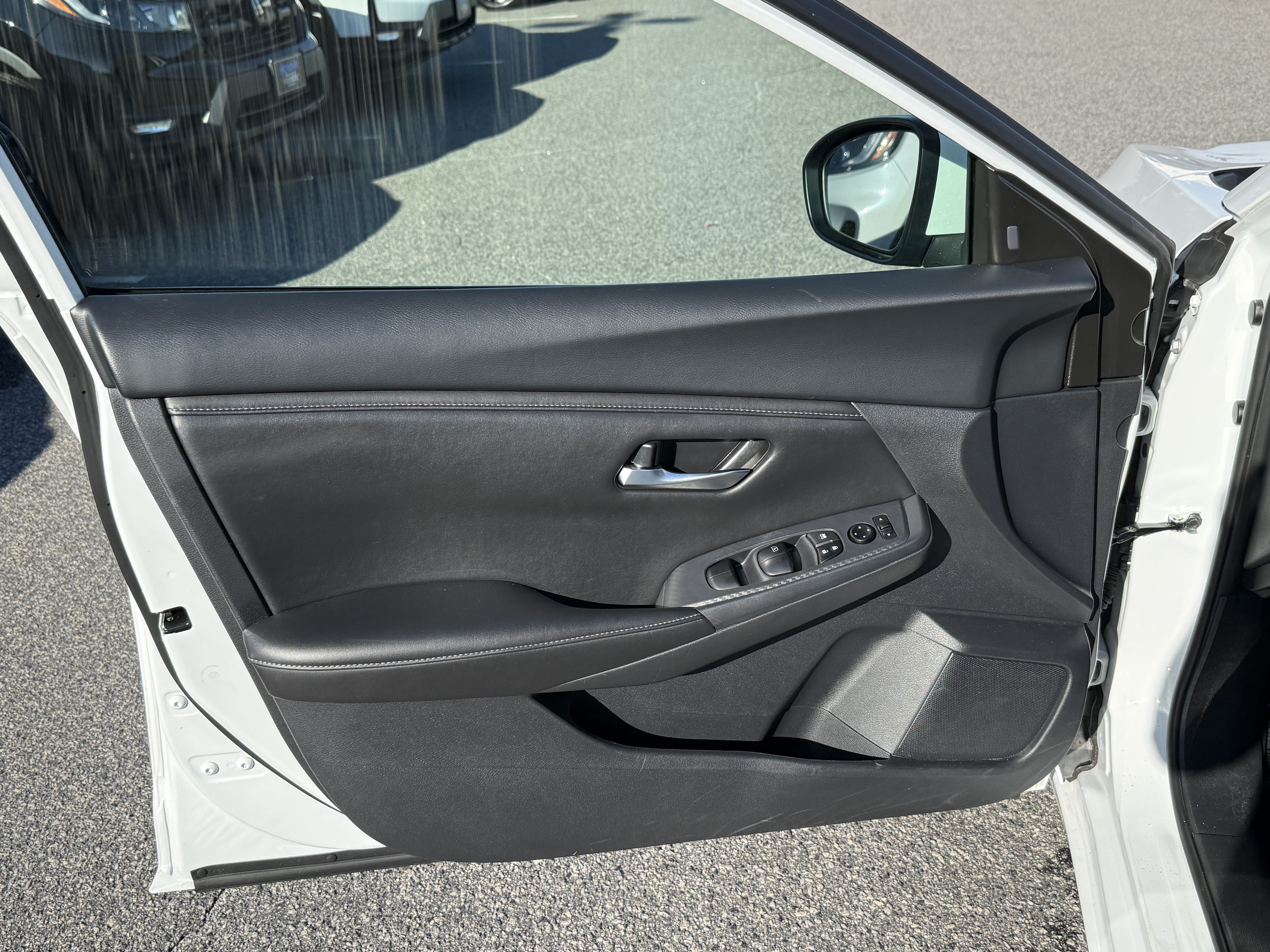 Used 2025 Nissan Sentra SV FWD image 14