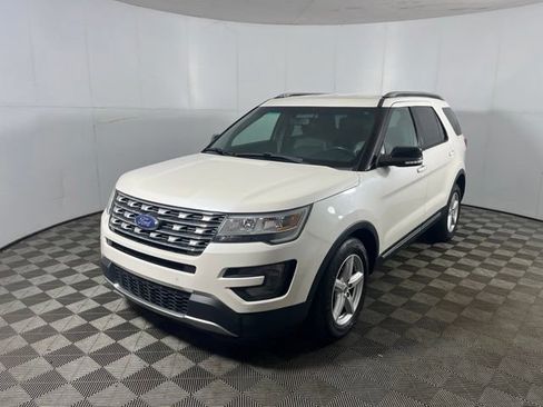 Used 2016 Ford Explorer XLT w/ Equipment Group 202A AWD/4WD image 1