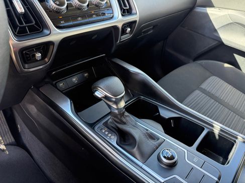 Used 2023 Kia Sorento LX image 13