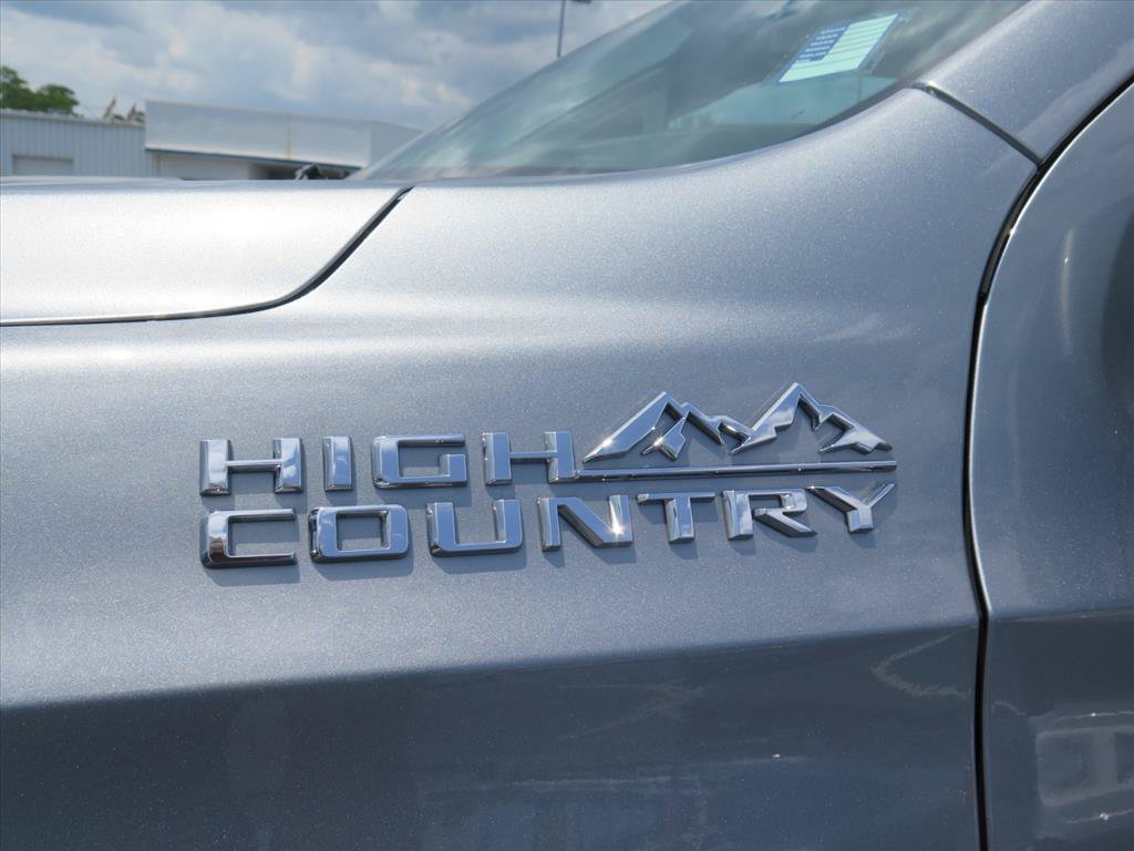 Used 2025 Chevrolet Tahoe High Country AWD/4WD image 10