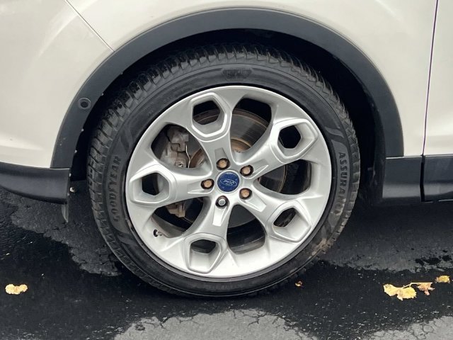Used 2015 Ford Escape Titanium w/ Equipment Group 301A AWD/4WD image 9