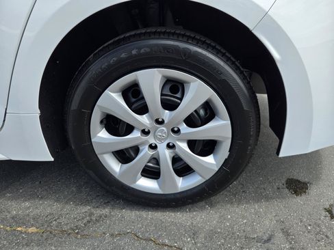 Used 2025 Toyota Corolla LE FWD image 32
