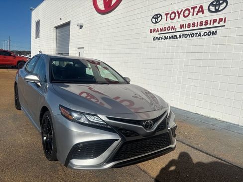 Used 2023 Toyota Camry XSE image 3
